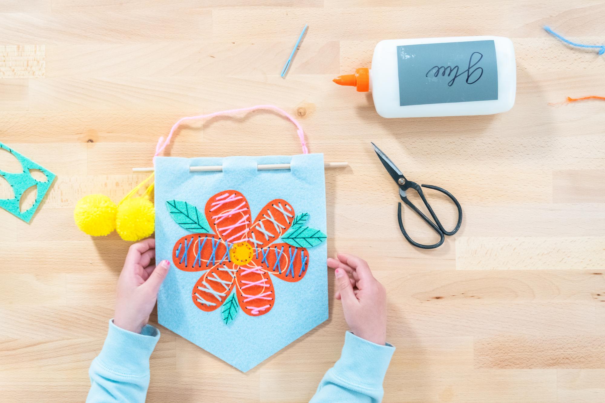 Gotowe etui z haftowanym monogramem